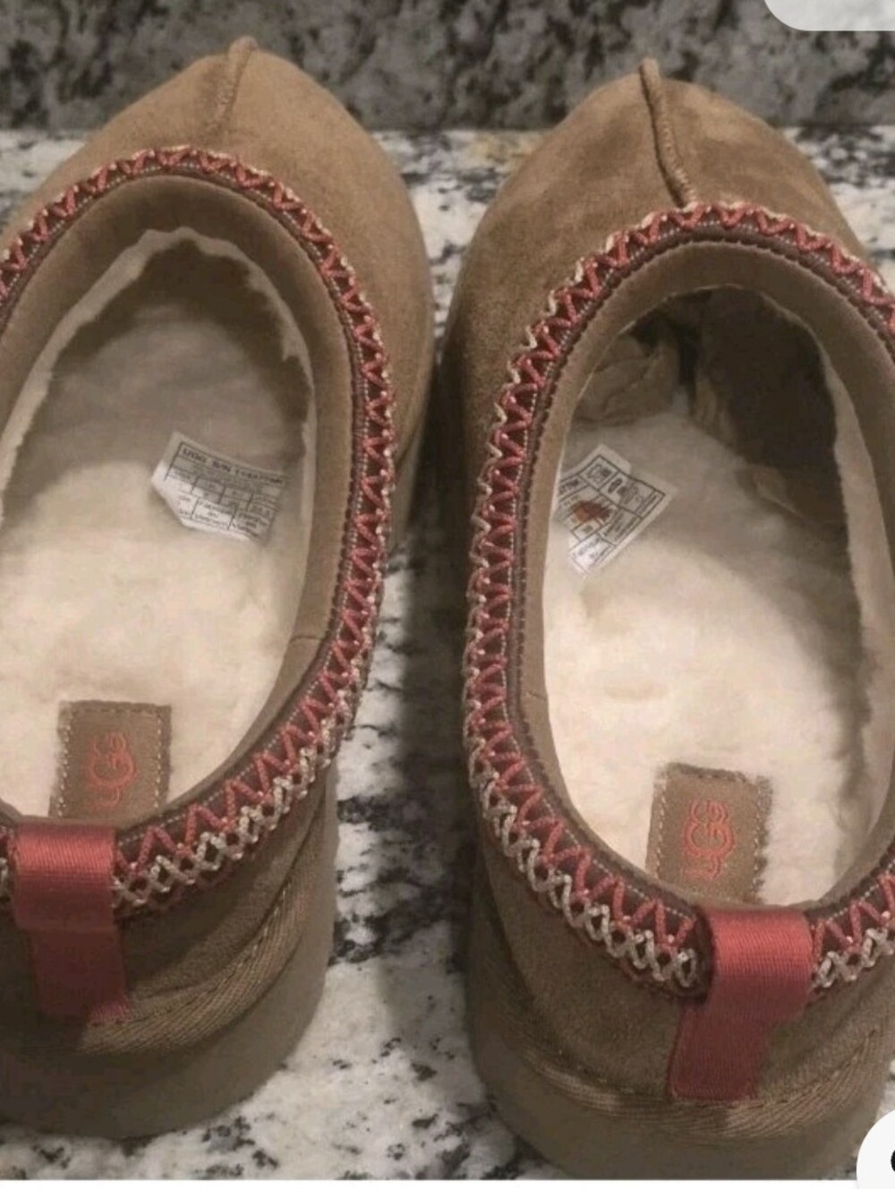New UGGS Tasman II Clogs With Red Trim 1143776K YOUTH Size 6 - Picture 4 of 8